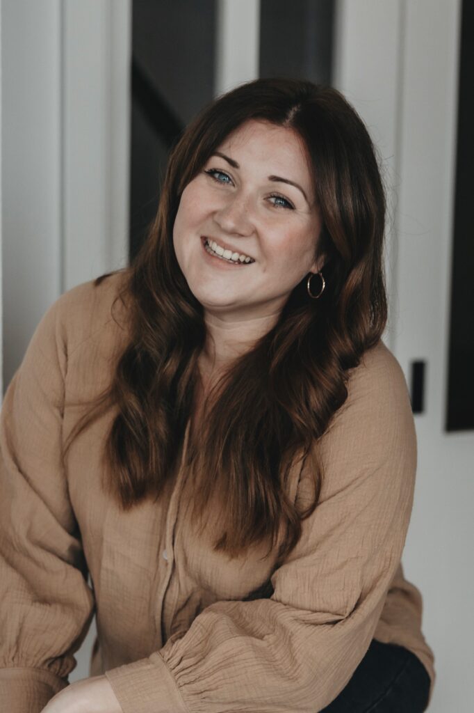 Portrait einer braunhaarigen Frau.