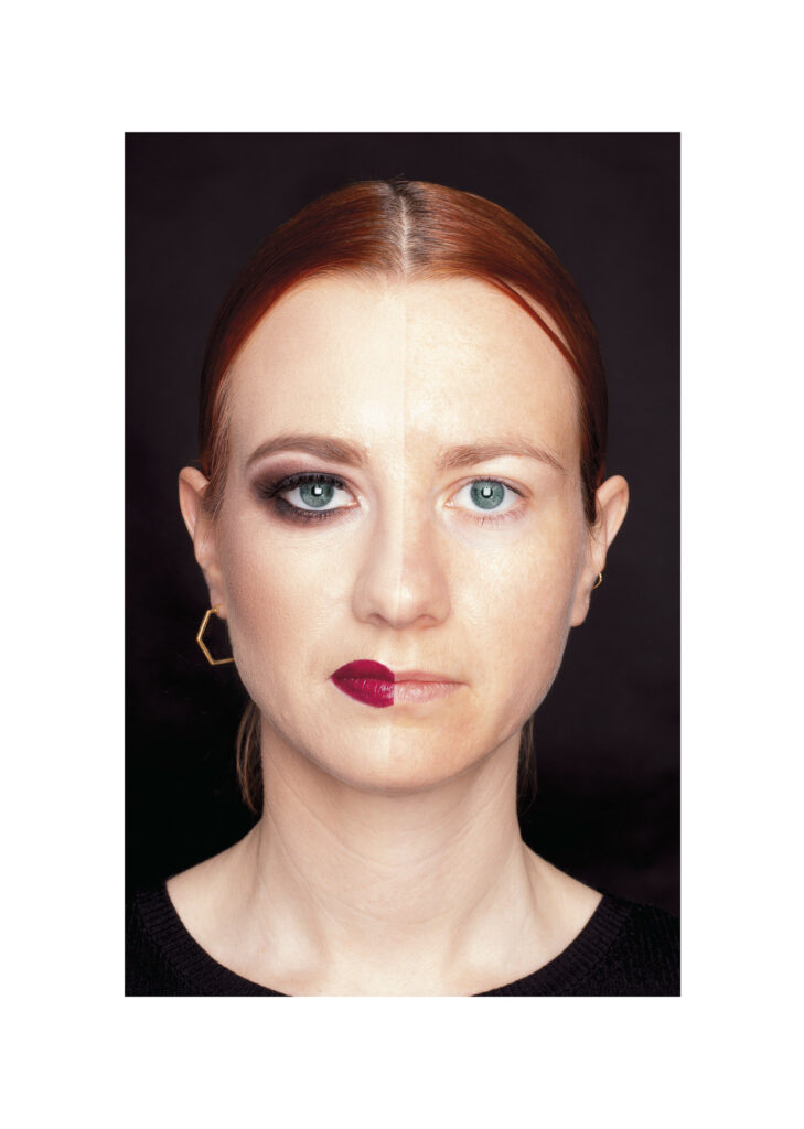 Frau, deren Gesicht nur zur Hälfte geschminkt ist.